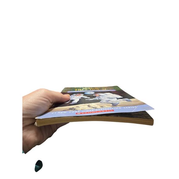 MAGIC TREE HOUSE #8 MIDNIGHT ON THE MOON Mary Pope Osborne Chapter Book - Picture 4 of 9